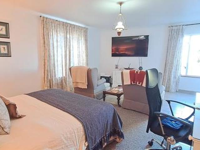 2 Bedroom Garden Cottage in Hilton