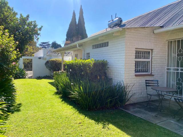 2 Bedroom Garden Cottage in Observatory