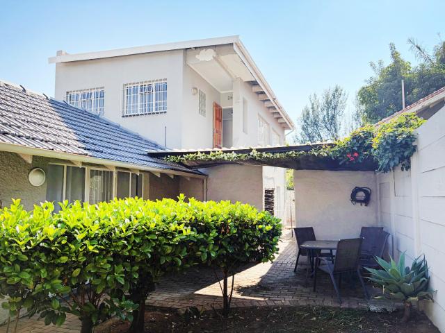 2 Bedroom Garden Cottage in Linden