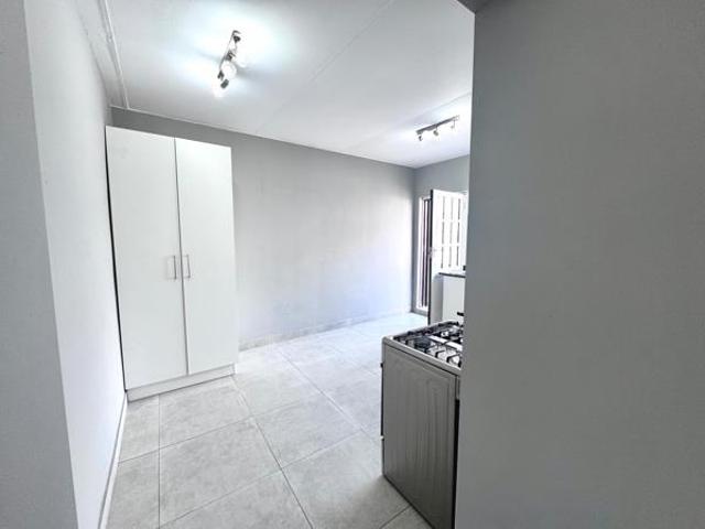 2 Bedroom Garden Cottage in Linden
