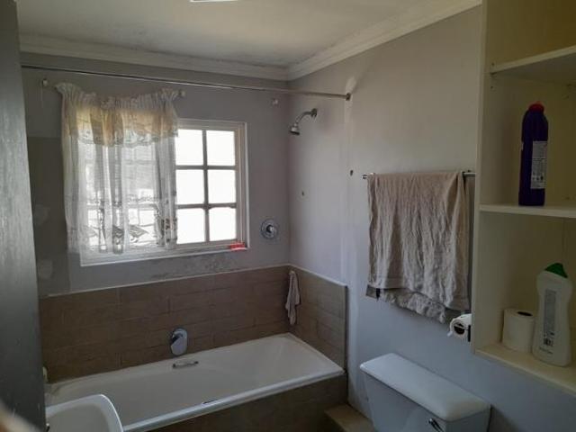 2 Bedroom Garden Cottage in Moseley