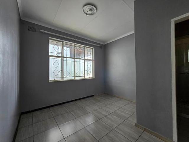 2 Bedroom Garden Cottage in Mackenzie Park