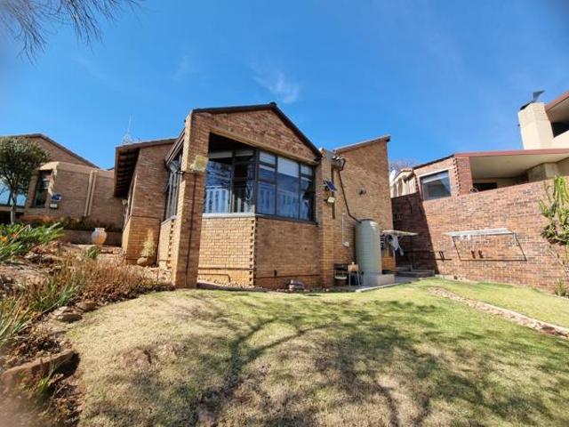 2 Bedroom Garden Cottage in Noordheuwel