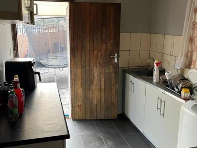 2 Bedroom Garden Cottage in Northcroft