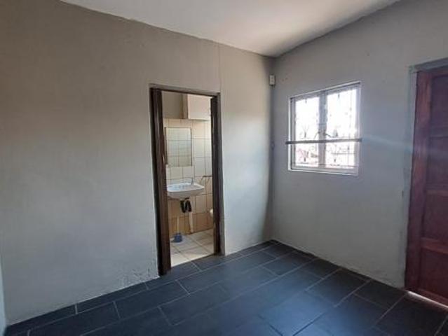 2 Bedroom Garden Cottage in Northcroft