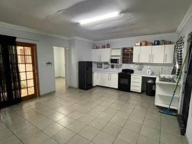 2 Bedroom Garden Cottage in Northmead