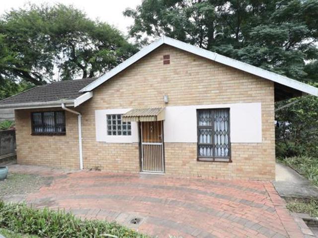 2 Bedroom Garden Cottage in Sarnia