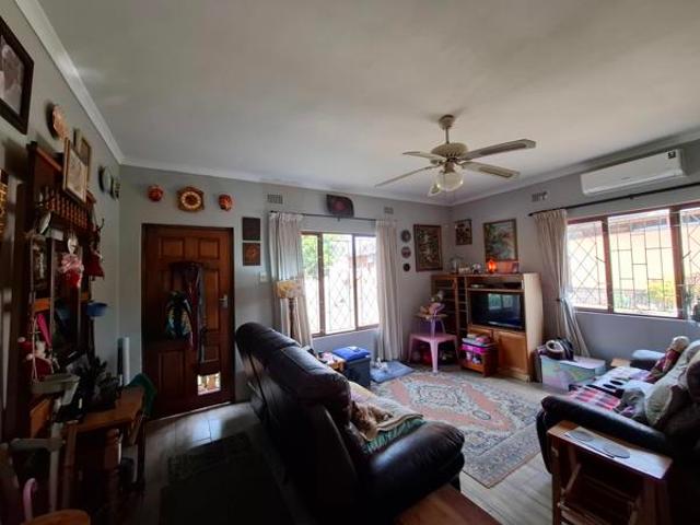 2 Bedroom Garden Cottage in Sarnia