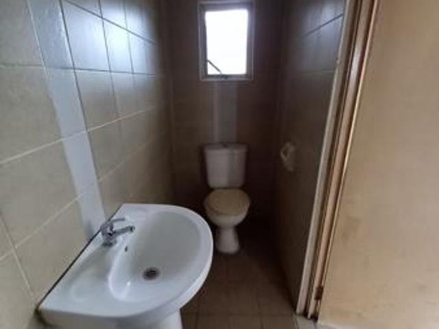 2 Bedroom Garden Cottage in Shastri Park