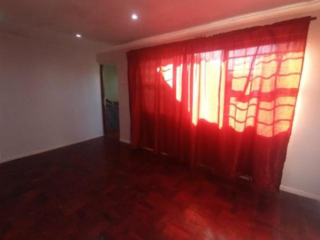 2 Bedroom Garden Cottage in Surrey Estate