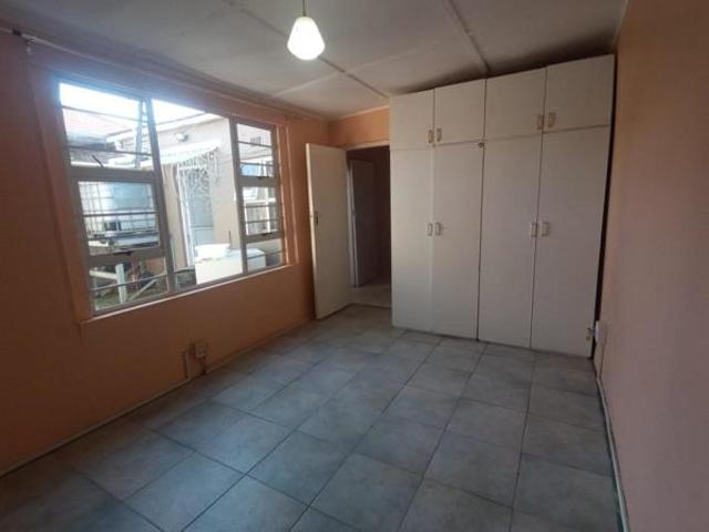 2 Bedroom Garden Cottage in Surrey Estate
