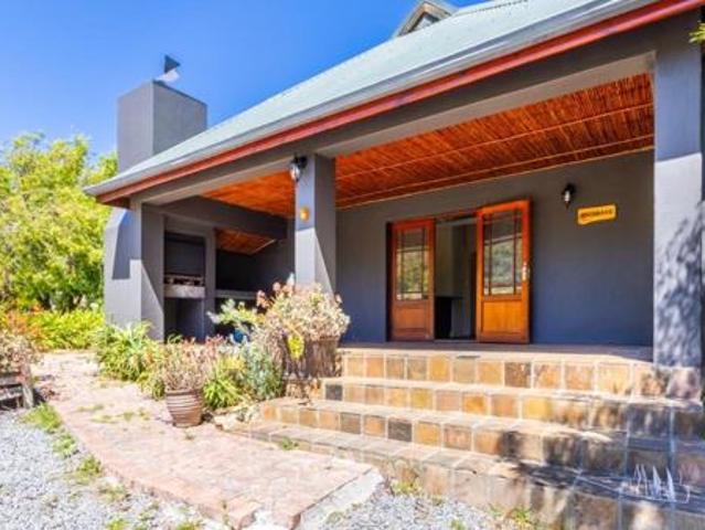 2 Bedroom Garden Cottage in Paarl Central