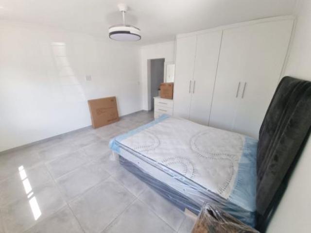 2 Bedroom Garden Cottage in Park Hill