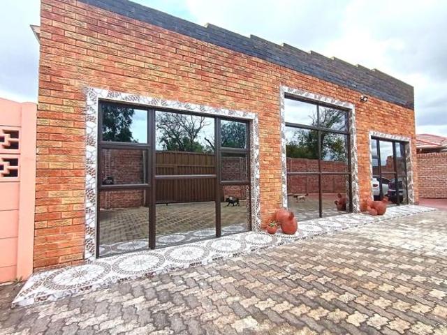 2 Bedroom Garden Cottage in Parkdene
