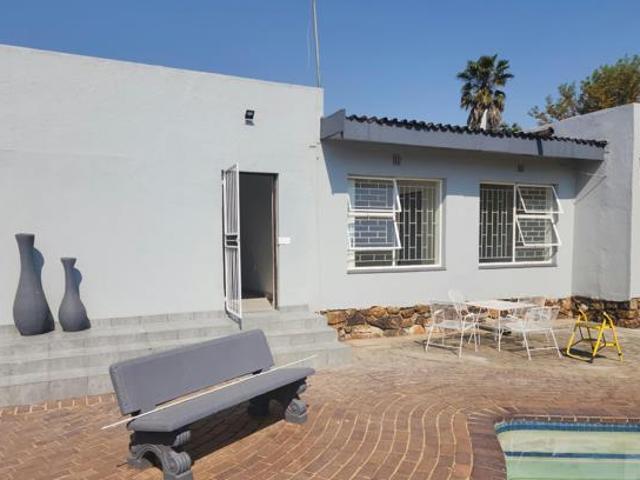 2 Bedroom Garden Cottage in Parkrand