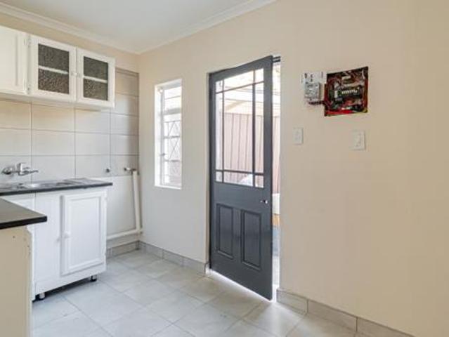 2 Bedroom Garden Cottage in President Park