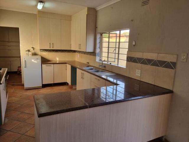 2 Bedroom Garden Cottage in President Park