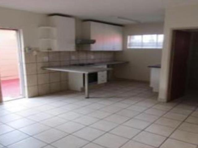 2 Bedroom Garden Cottage in Roodepoort Central