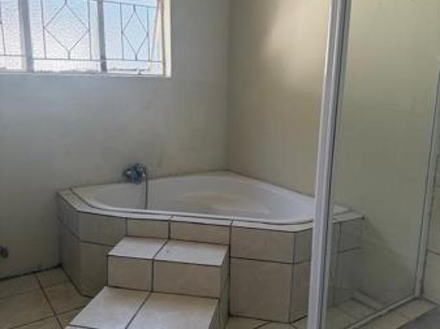 2 Bedroom Garden Cottage in Ridgeway