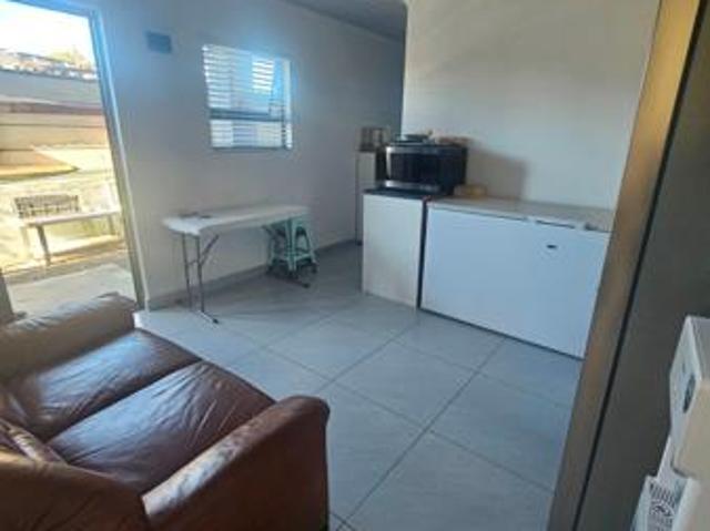 2 Bedroom Garden Cottage in Ruyterwacht