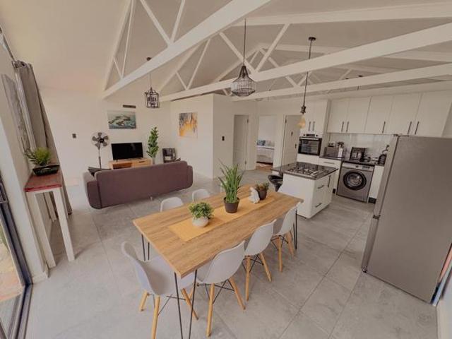 2 Bedroom Garden Cottage in Table View