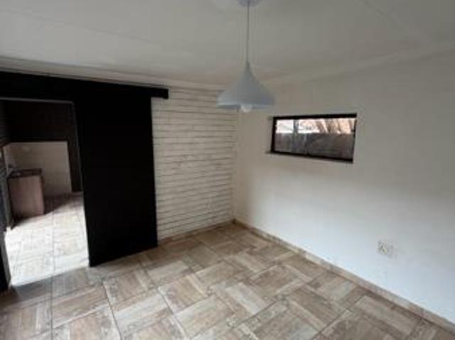 2 Bedroom Garden Cottage in Theresapark
