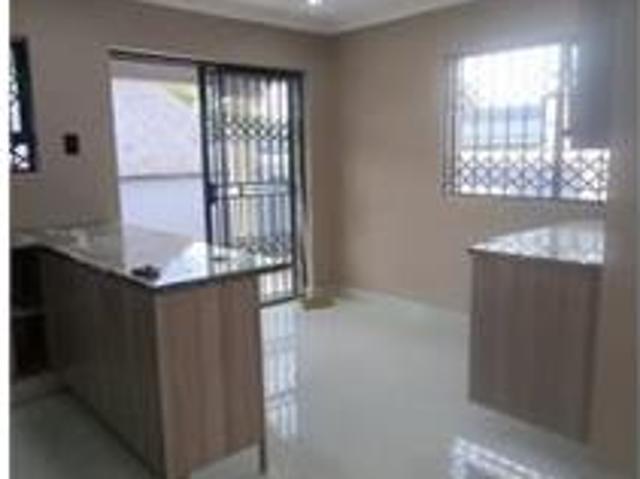 2 Bedroom Garden Cottage in Van Riebeeck Park