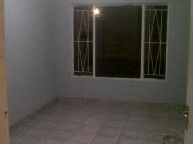 2 Bedroom Garden Cottage in Van Riebeeck Park
