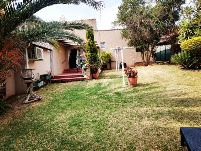 2 Bedroom Garden Cottage To Let in Mondeor