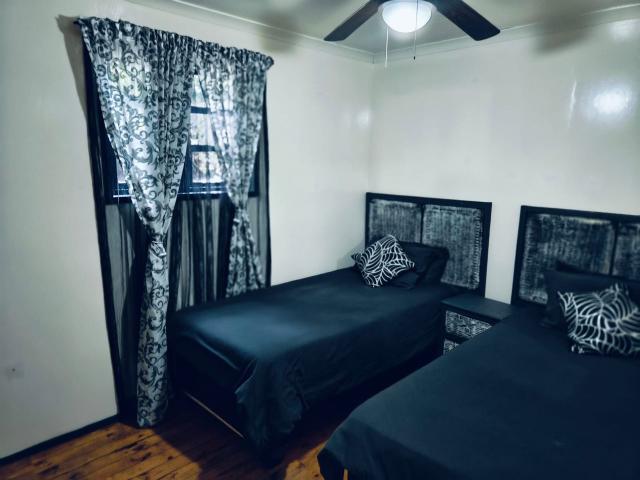 2 Bedroom Garden Cottage To Let in Arcon Park