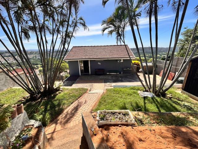 2 Bedroom Garden Cottage Rented in Bluff