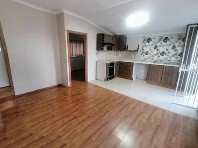2 bedroom garden cottage to let in v.