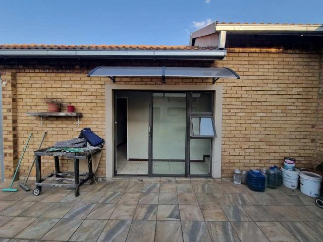 2 Bedroom GardenCottage to Rent in Model Park