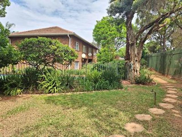 2 bedroom ground floor unit in lynnw.