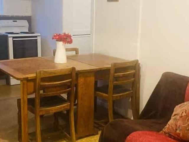 2 bedroom Ground floor flat with garden 2 toilets