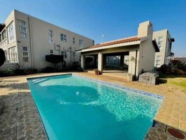 2 bedroom ground floor unit to rent.