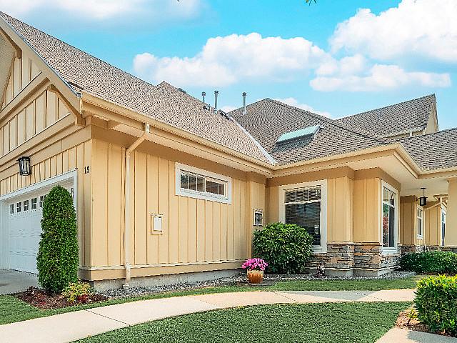 2 Bedroom & Den Townhouse For Sale