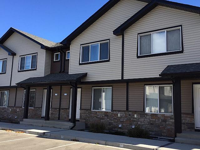 2 Bedroom + Den Townhouse In Evergreen