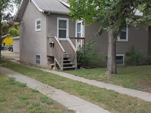 2 Bedroom + Den | 2 Bathroom | 324 Cumberland Ave N