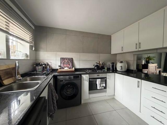 2 Bedroom Duet in Hennopspark