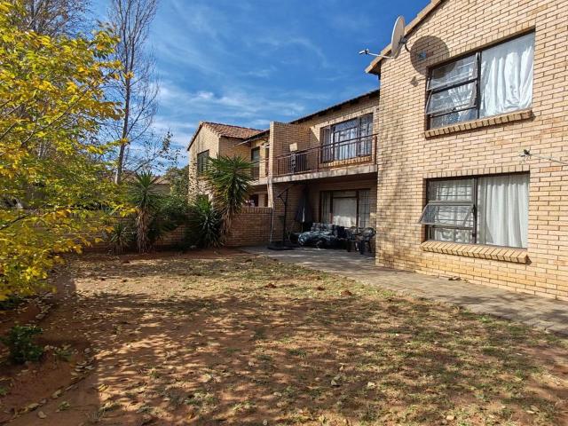 2 Bedroom duplex apartment for sale in Wilgehof, Bloemfontein