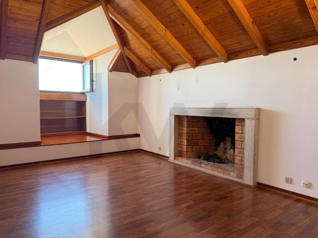 2 bedroom duplex apartment in Estrela