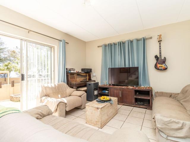 2 Bedroom Duplex For Sale in North Riding AH