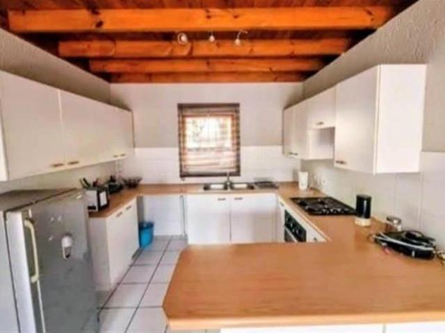 2 Bedroom Duplex in Constantia Kloof