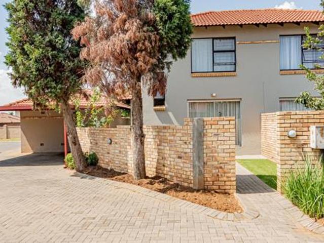 2 Bedroom Duplex in Heuwelsig Estate
