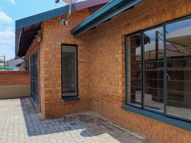 2 Bedroom Duplex in Lilianton