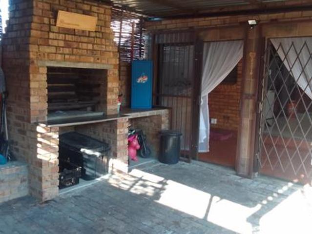 2 Bedroom Duplex in Rooihuiskraal North