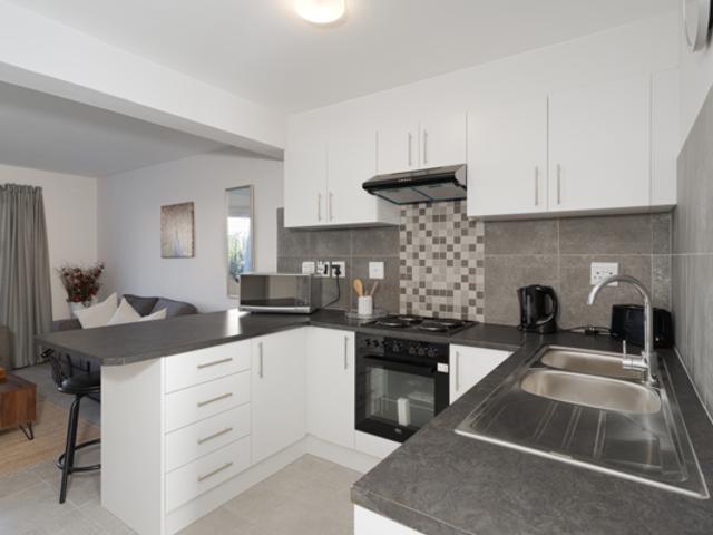 2 Bedroom Duplex in Stratford Green