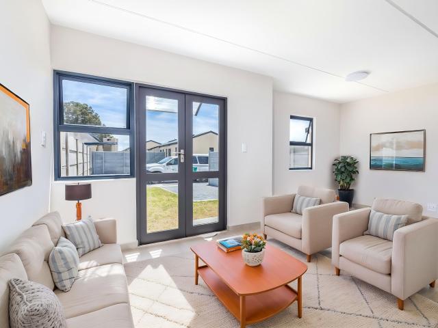 2 Bedroom Duplex in Sunset Glen