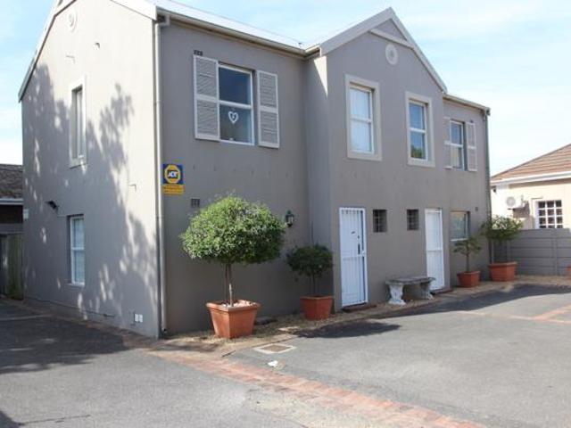 2 Bedroom Duplex in Wynberg
